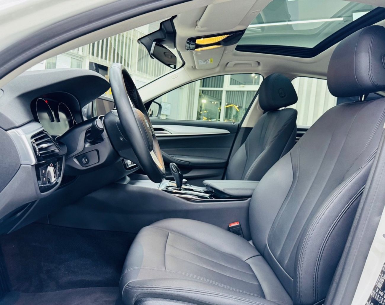 بي أم دبليو 520i Std 2.0L