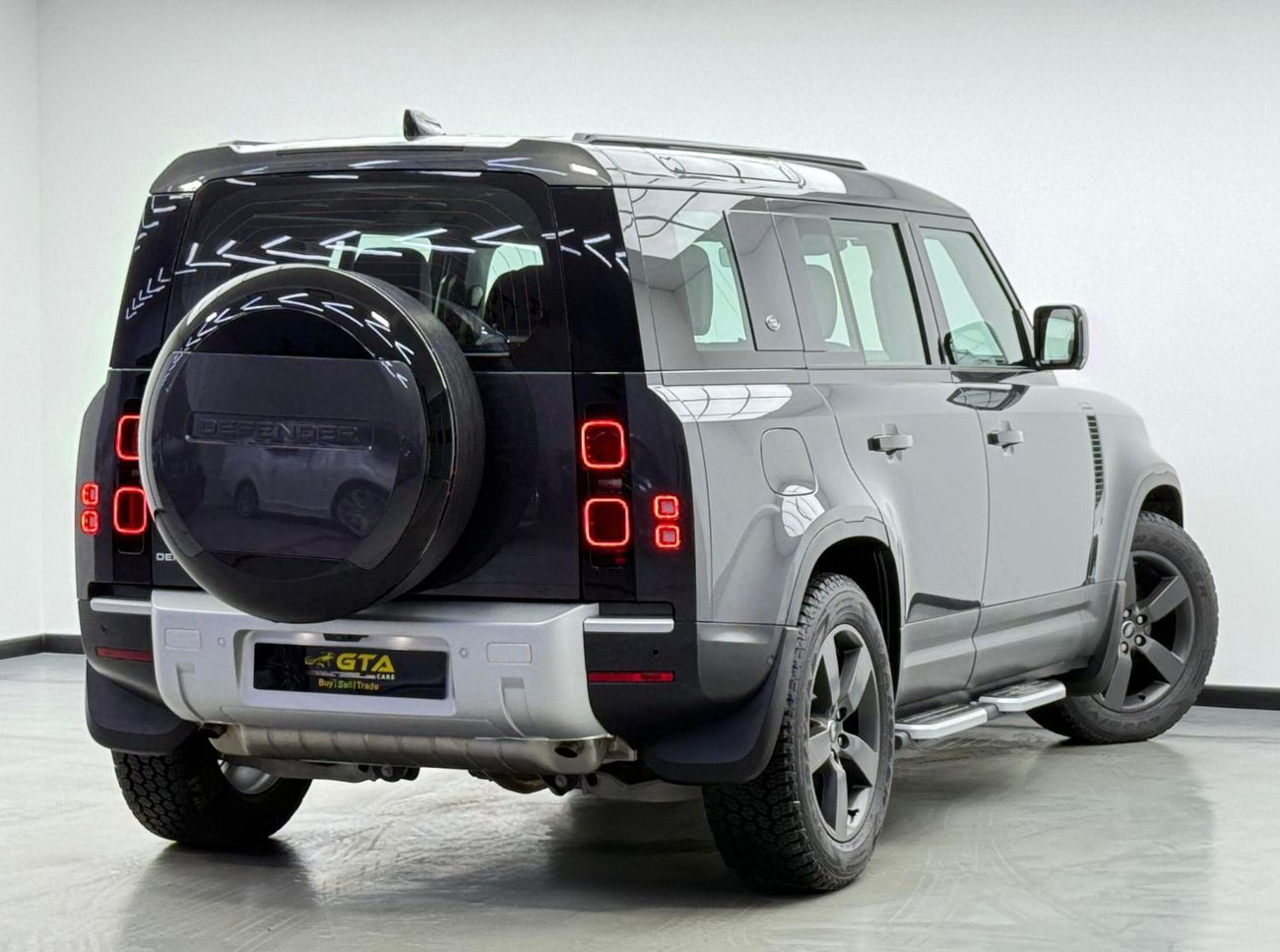 Land Rover Defender P300 110 2.0L (5 Seater) 2024 Land Rover Defender 110 SE P300, 2026 LR Warranty, 2029 LR Service Pac