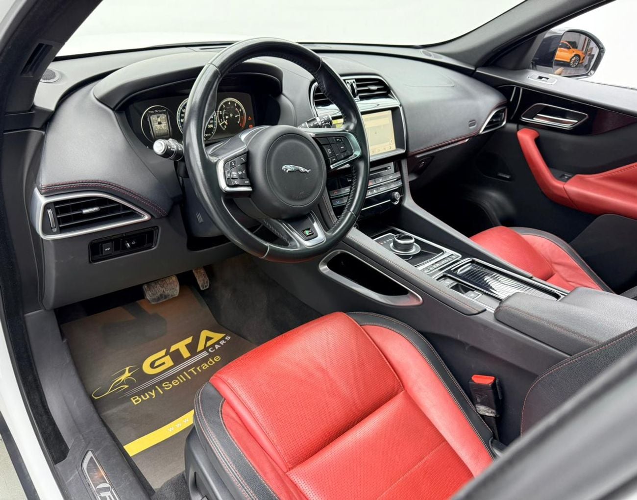 Jaguar F-PACE 2017 Jaguar F-Pace R-Sport, Full Service History, Excellent Condition, GCC