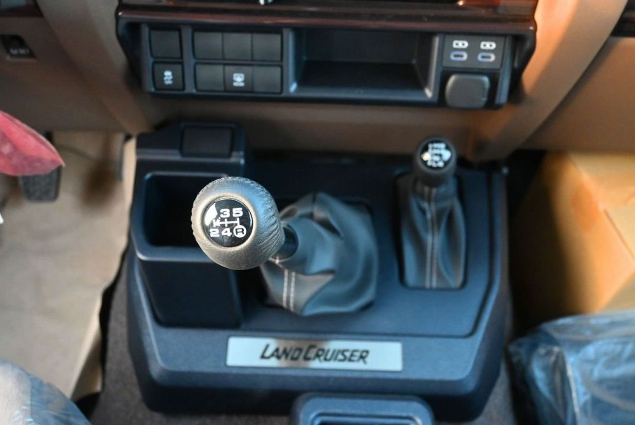تويوتا لاند كروزر 70 TOYOTA  LAND CRUISER HARDTOP LC76 4.0L 2024