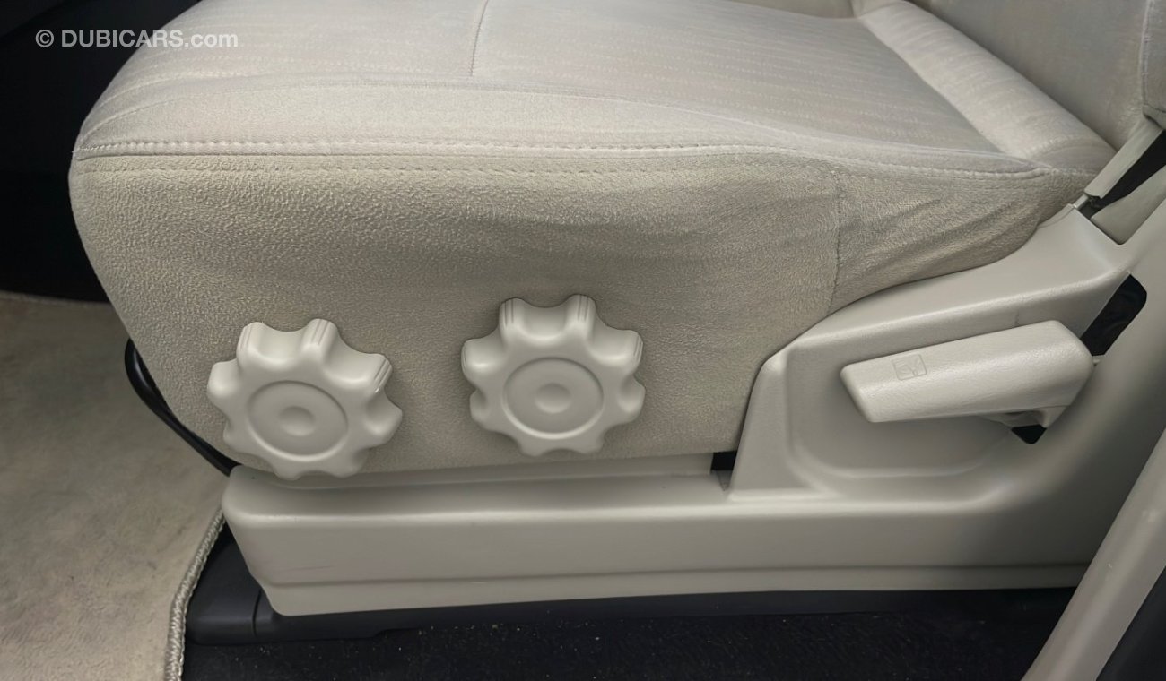 Mitsubishi Pajero GLS BASE 3.5 | Under Warranty | Inspected on 150+ parameters