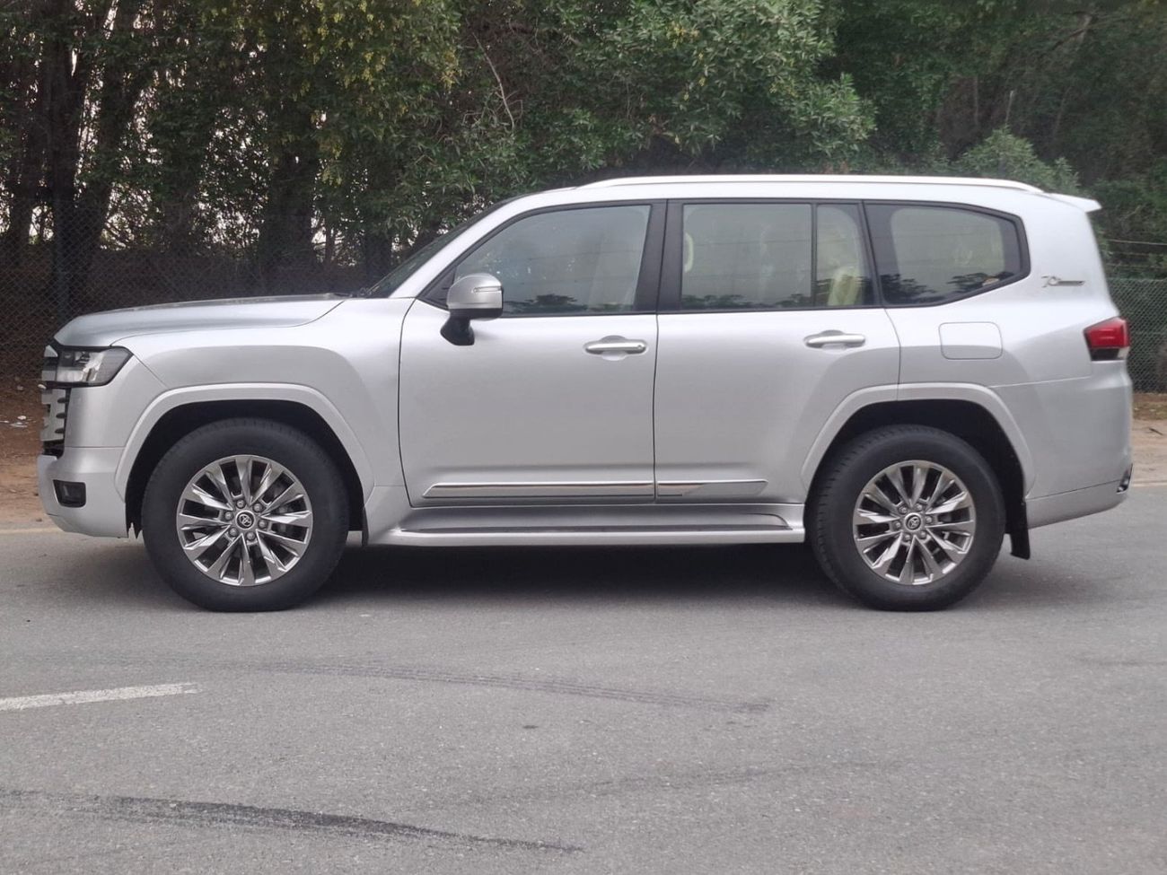 Toyota Land Cruiser 2022 MODEL DIESEL ENGINE GXR Twin Turbo  LC300 V6 Full Option Very Clean And Perfect Condition