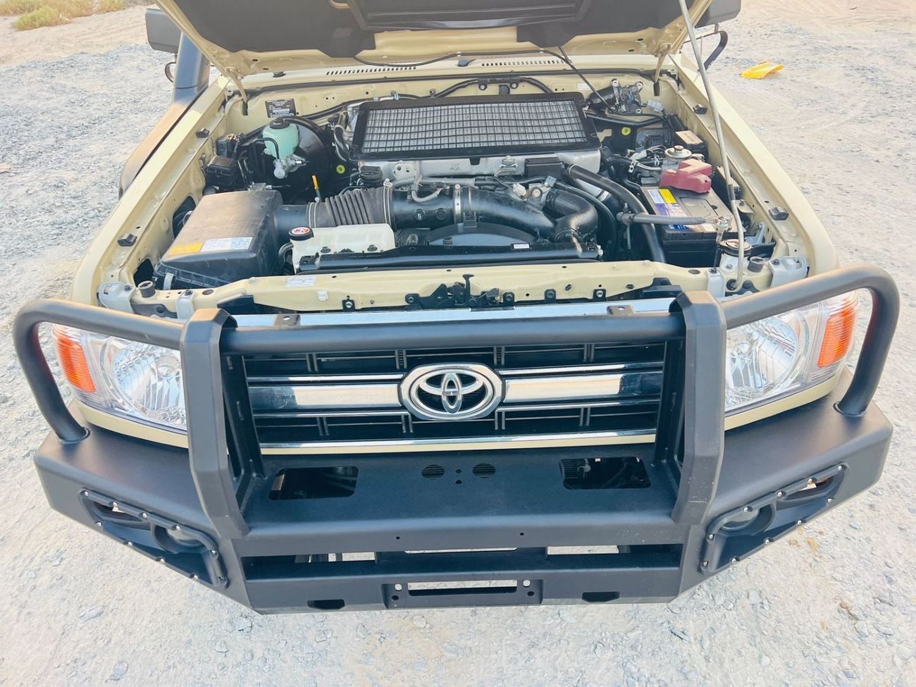 تويوتا لاند كروزر بيك آب DIESEL 4,5 LITER ,RIGHT HAND DRIVE ,BEIGE COLOR ,2020 MODEL