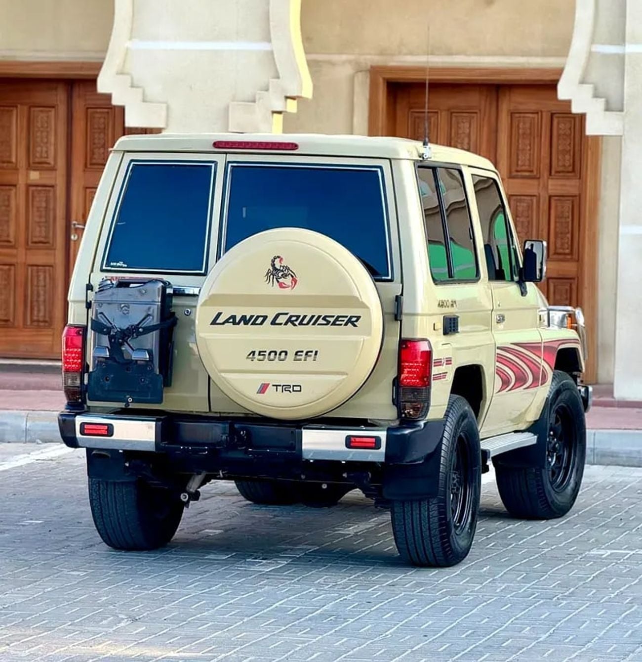 Toyota Land Cruiser تويوتا لاند كروزر ربع موديل خليجي جير عادي