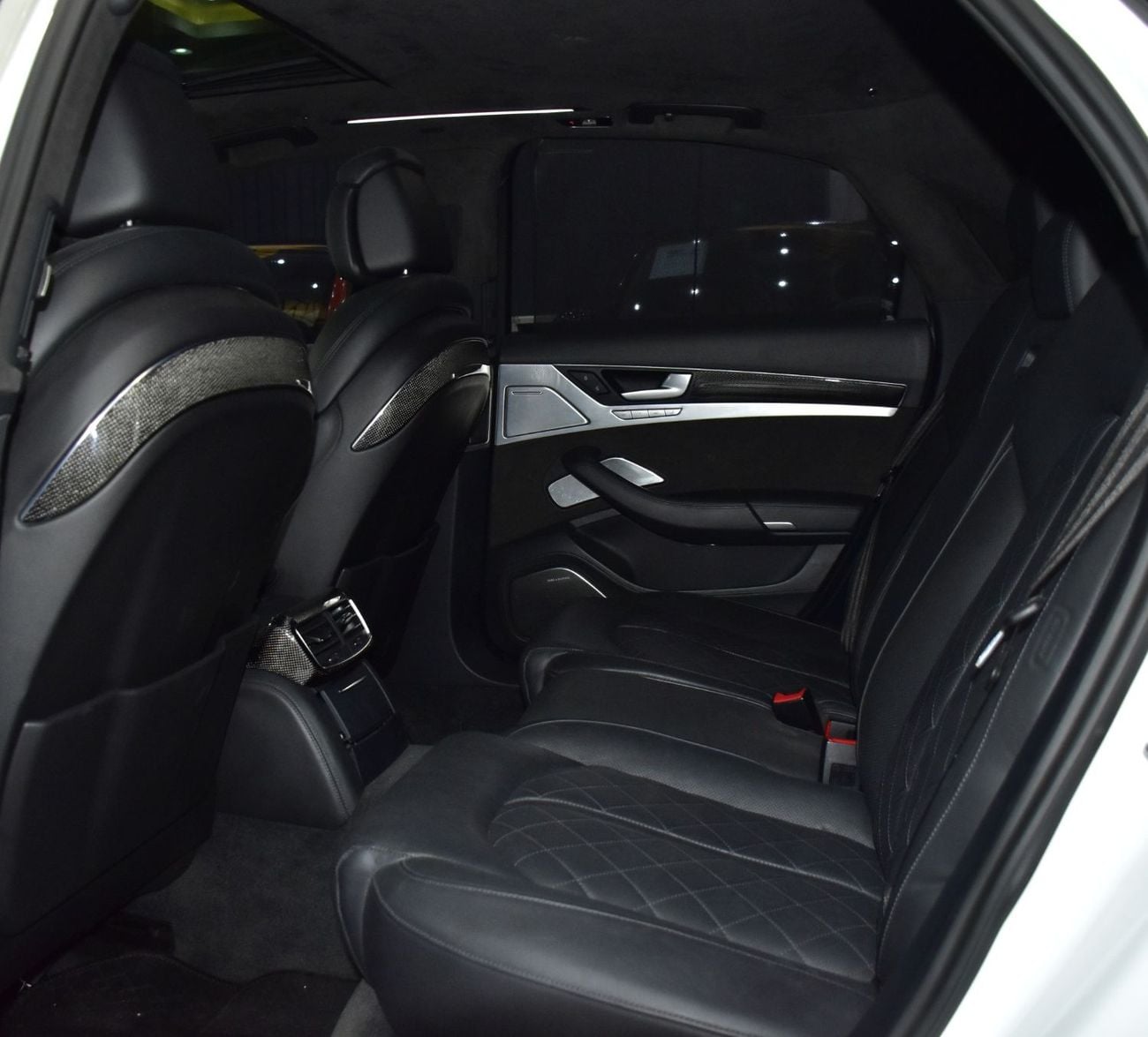 أودي S8 EXCELLENT DEAL for our Audi S8 TFSi ( 2013 Model ) in White Color Korean Specs