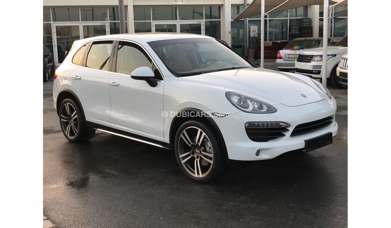 Porsche Cayenne PORSCHE CAYENNE S MODEL 2013  GCC CAR PERFECT CONDITION FULL OPTION PANORAMIC ROOF LEATHER STS BAC