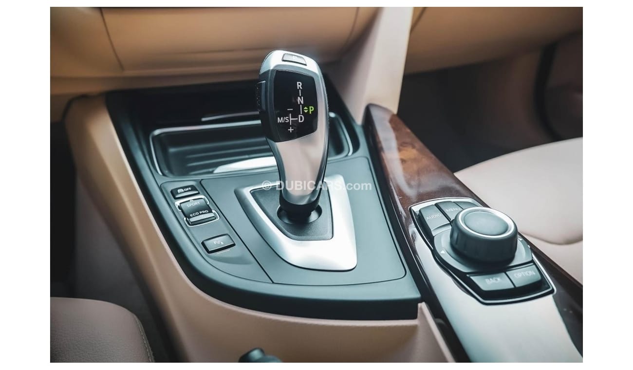 بي أم دبليو 320 اكسكلوسيف