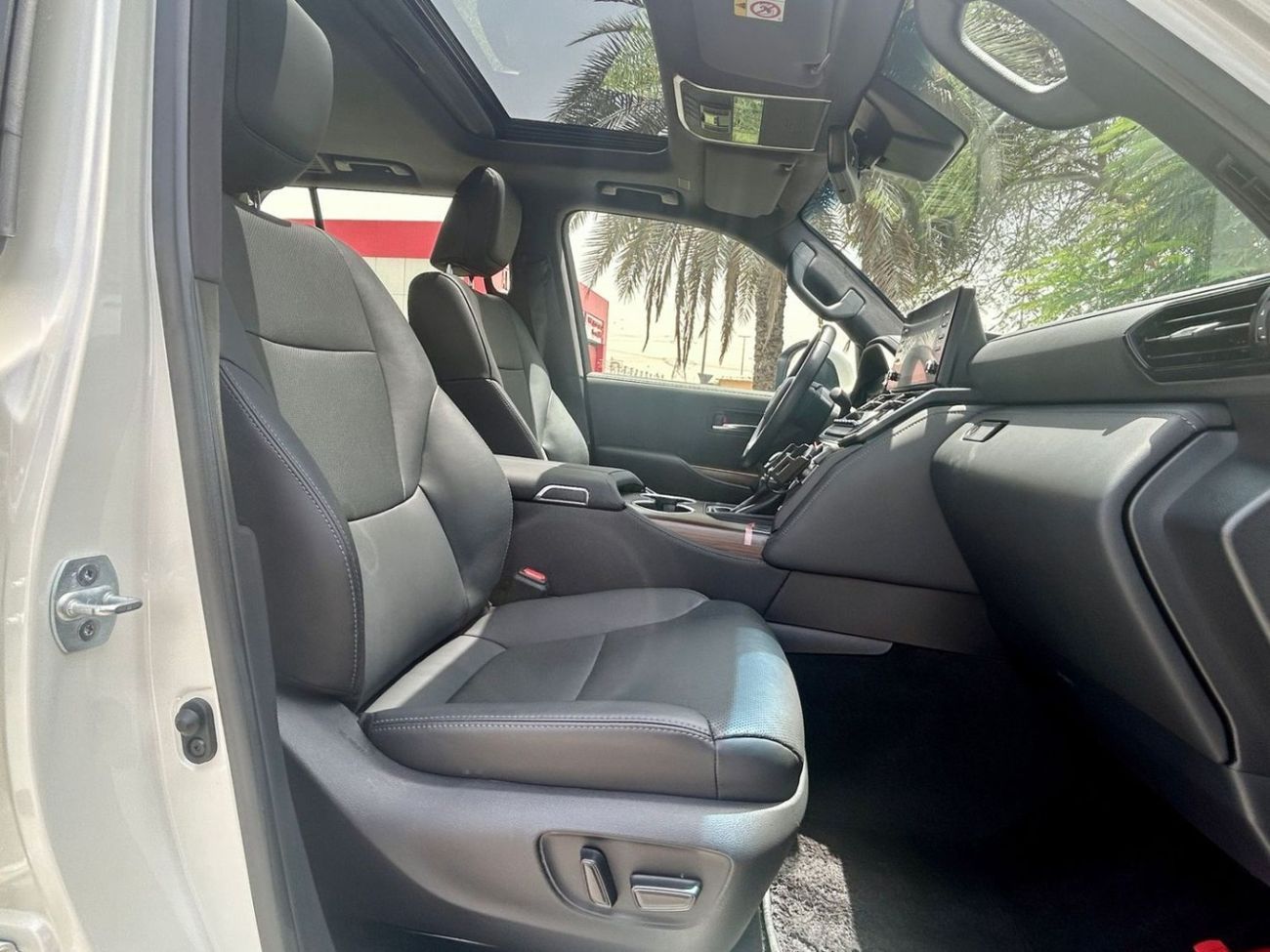 Toyota Land Cruiser GXR 3.5L TWIN TURBO 2022 GCC AL FUTTAIM SINGLE OWNER WITH AGENCY WARRANTY & SERVICE CONTRACT IN MINT