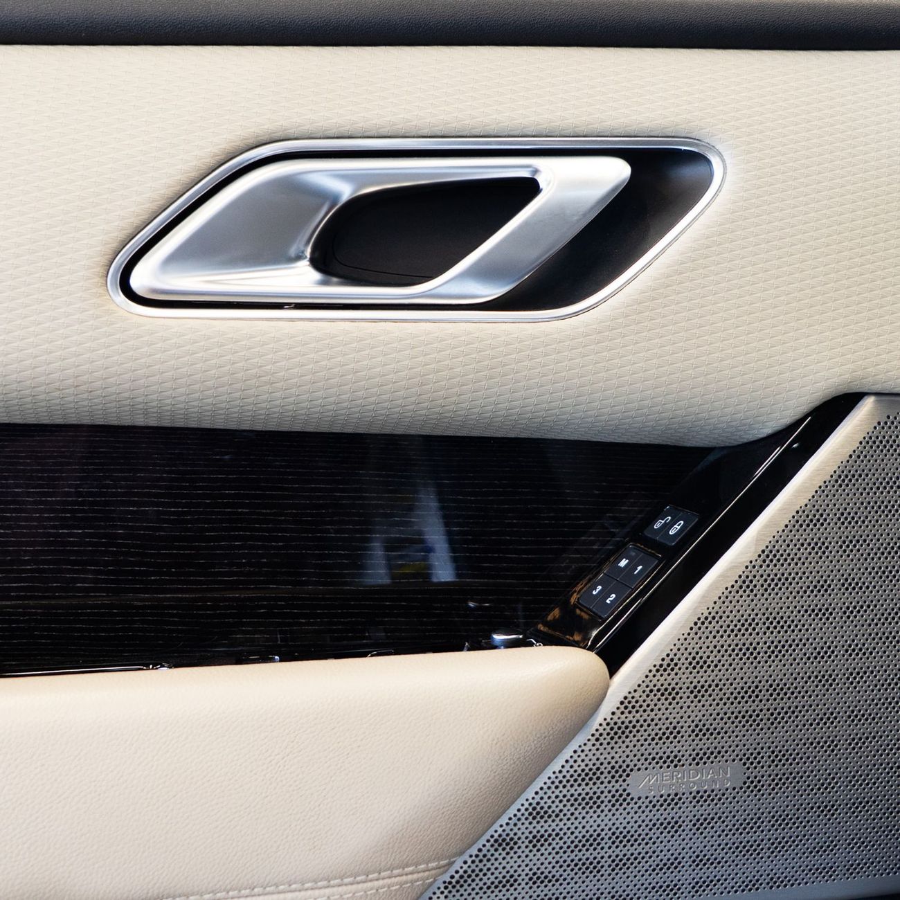 Land Rover Range Rover Velar P250 R-Dynamic SE 2.0L AED 2,490 pm  • 0% Downpayment • Velar P250 SE R-Dynamic • 1 Year Warranty