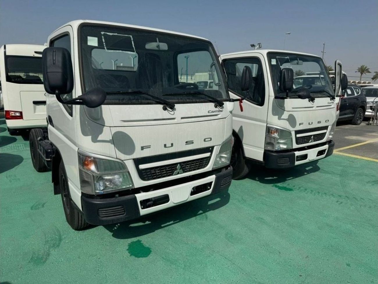 ميتسوبيشي فوسو كانتير 2.7L DIESEL 4X2 M/T 2.5 TON SHORT 2023