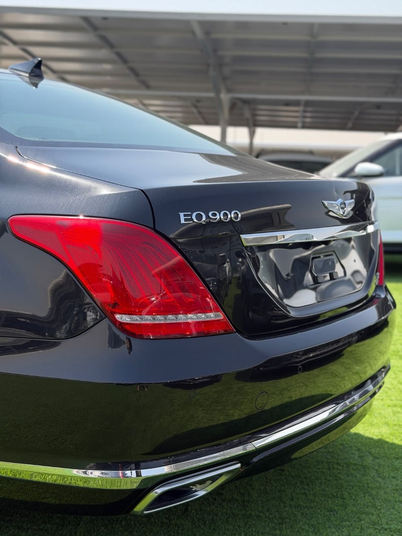 Genesis EQ900