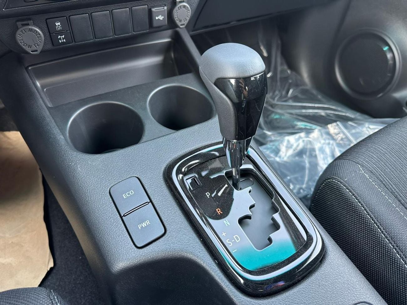 تويوتا هيلوكس 2026 HILUX D/C 4WD 4.0 ADVENTURE V A/T EXL WHITE | BLACK