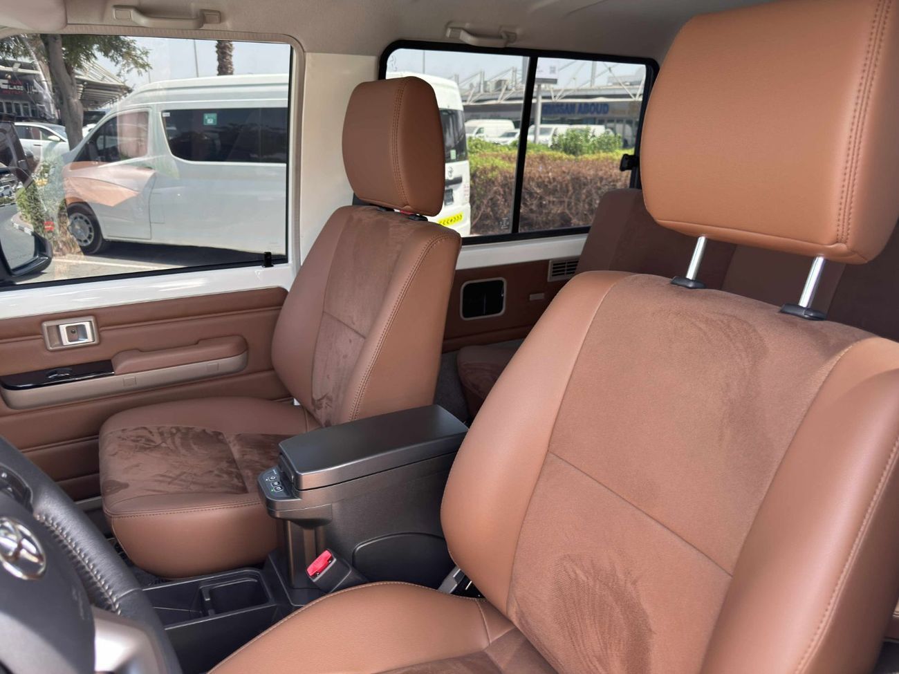 تويوتا لاند كروزر 70 GCC SPEC NEAT AND CLEAN VERY LESS KM