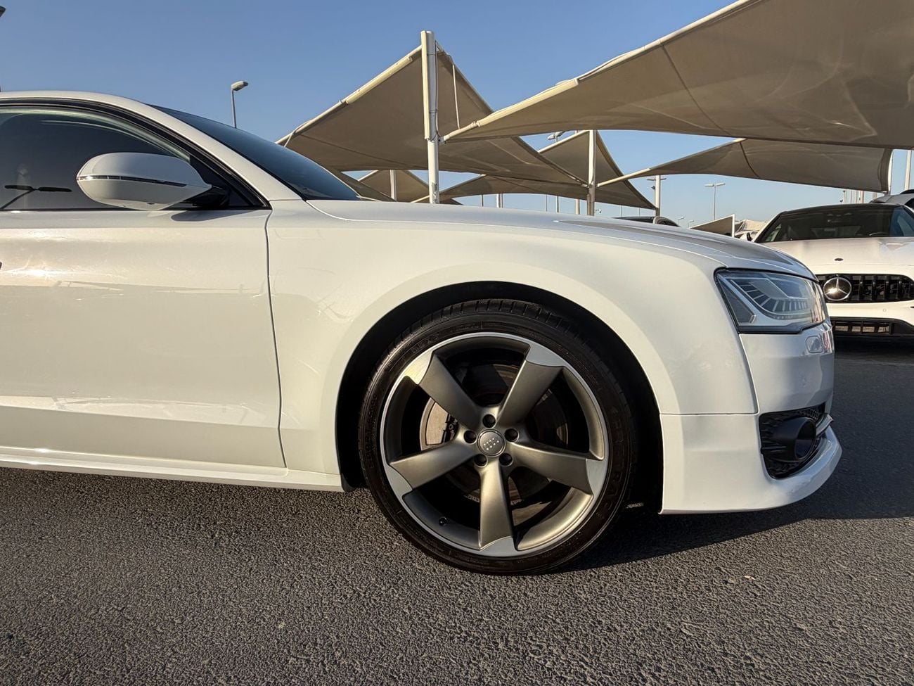 Audi A8 L 60 TFSI quattro 4.0L (454 HP)