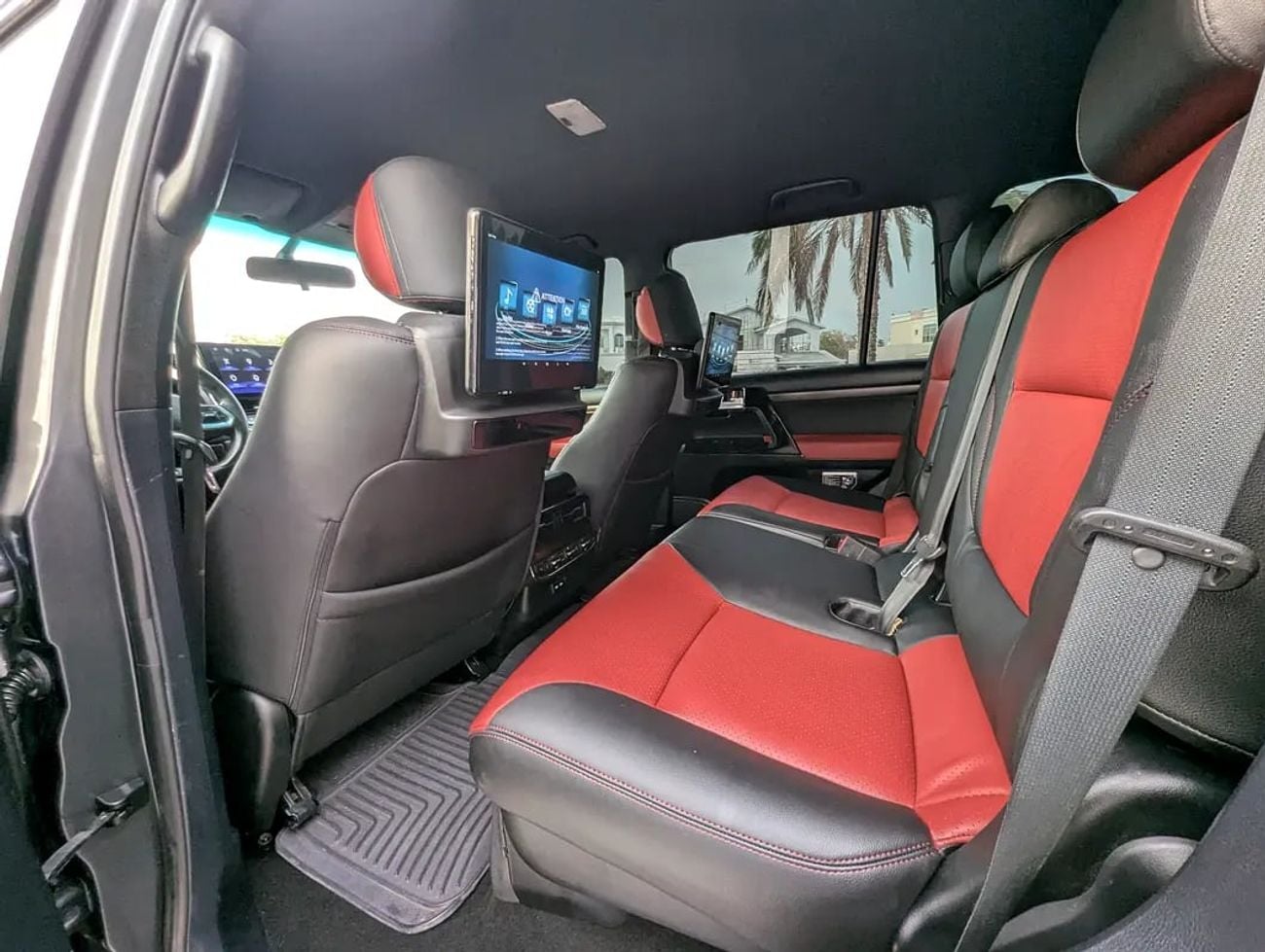 Toyota Land Cruiser GXR Facelifted With Interior and Exterior GCC Specs