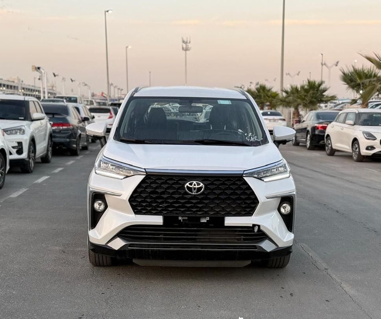 تويوتا فيلوز VELOZ - V Full Option 1.5L 4 Cylinders - 7 Seats 2025 Model