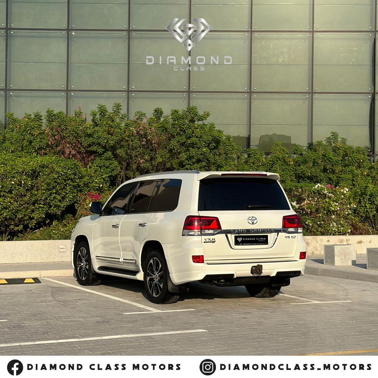 Toyota Land Cruiser Toyota Land Cruiser VXR Full option  GCC  Under Warranty  Full Service History