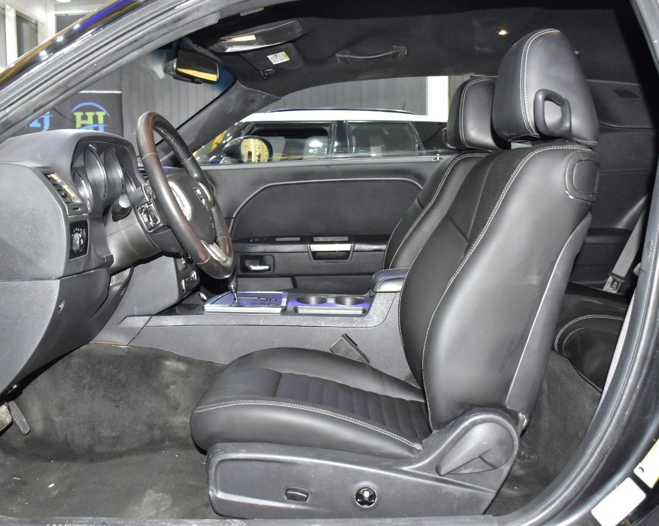 دودج تشالينجر SRT8 EXCELLENT DEAL for our Dodge Challenger ( 2012 Model ) in Black Color American Specs