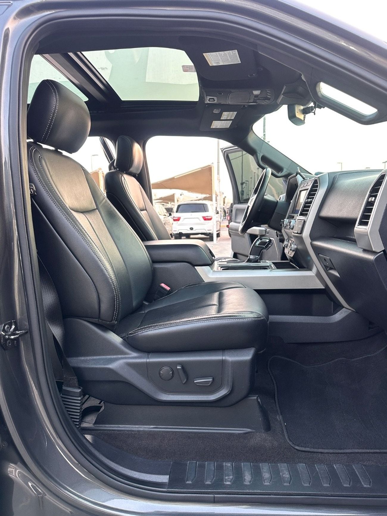 Ford F-150 LARIAT