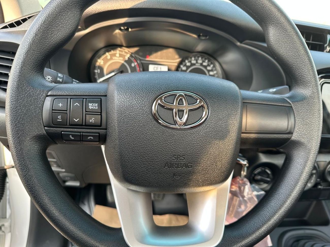 Toyota Hilux Signle cabin 2.7 4*4 M/T 3 DOORS