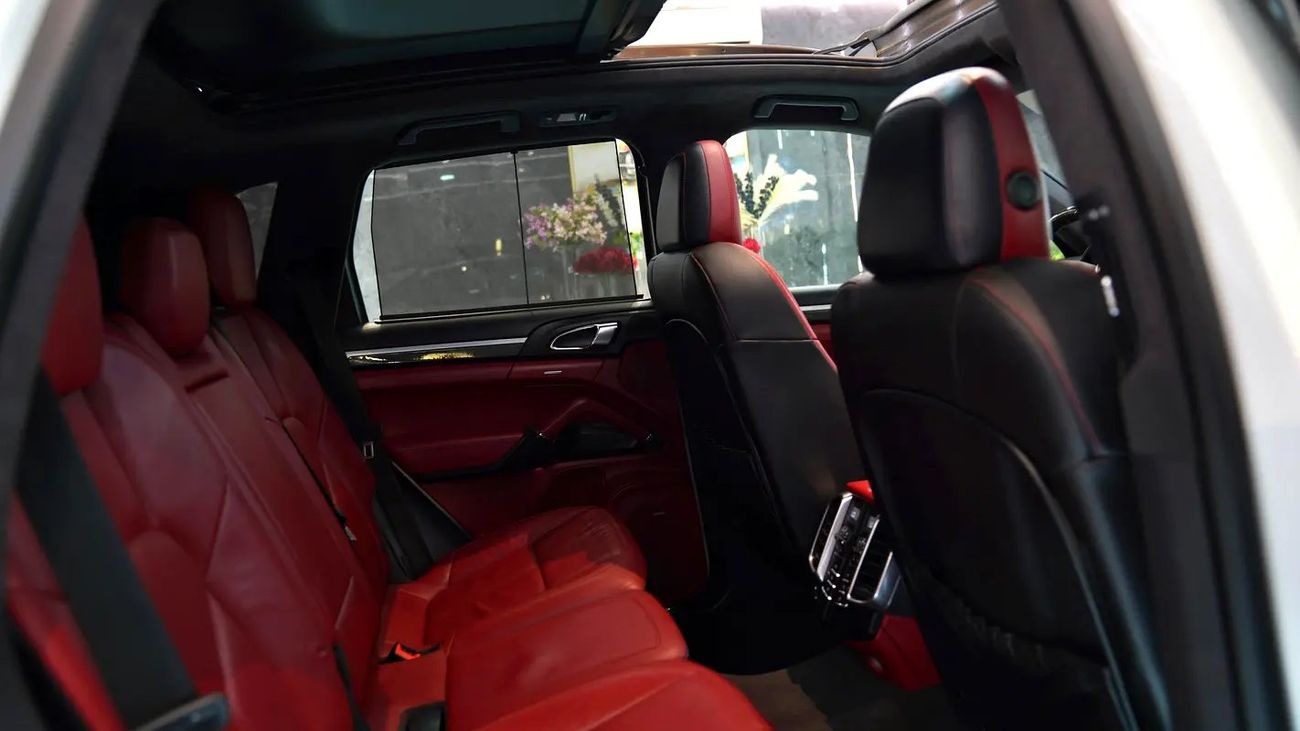 Porsche Cayenne SPECIAL GTS V8 || TOP RANGE || GCC || ACCIDENTS FREE || BEST CONDITION