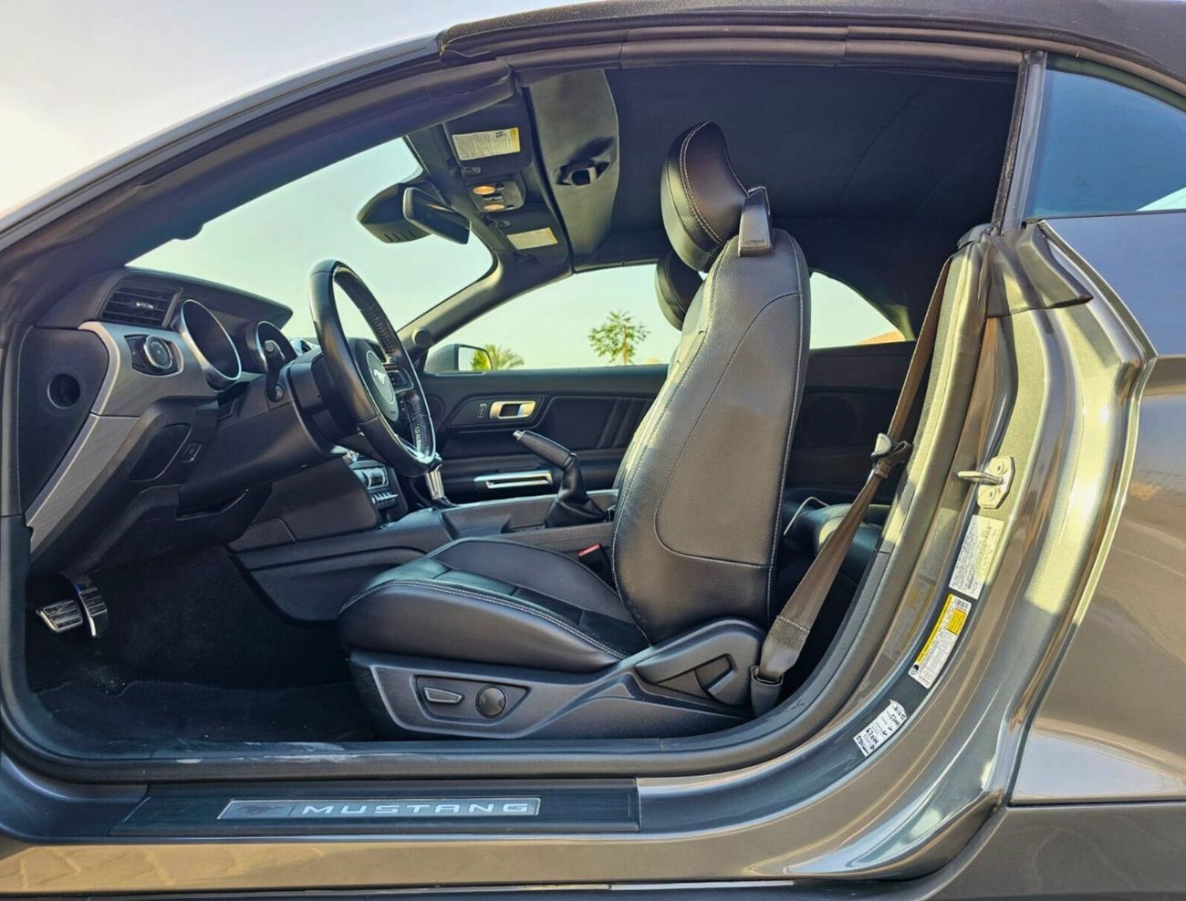 Ford Mustang 2200 cc / ECO BOOST / CONVERTIBLE / RTA PASS