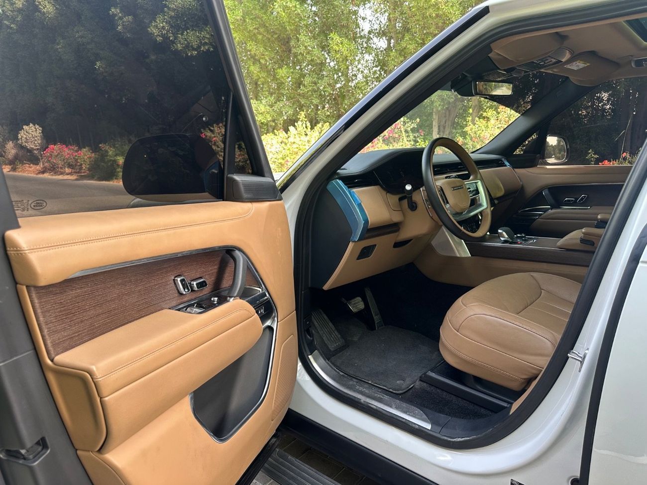 Land Rover Range Rover LWB HSE P530 4.4L HSE P530 4.4L | 2023 | GCC Specs | V8 530 HP | Full Service History | Perfect Cond