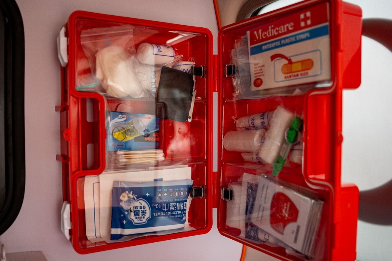 Toyota Land Cruiser Toyota Land Cruiser 78LC78 4.0L V6 Hardtop Ambulance manual