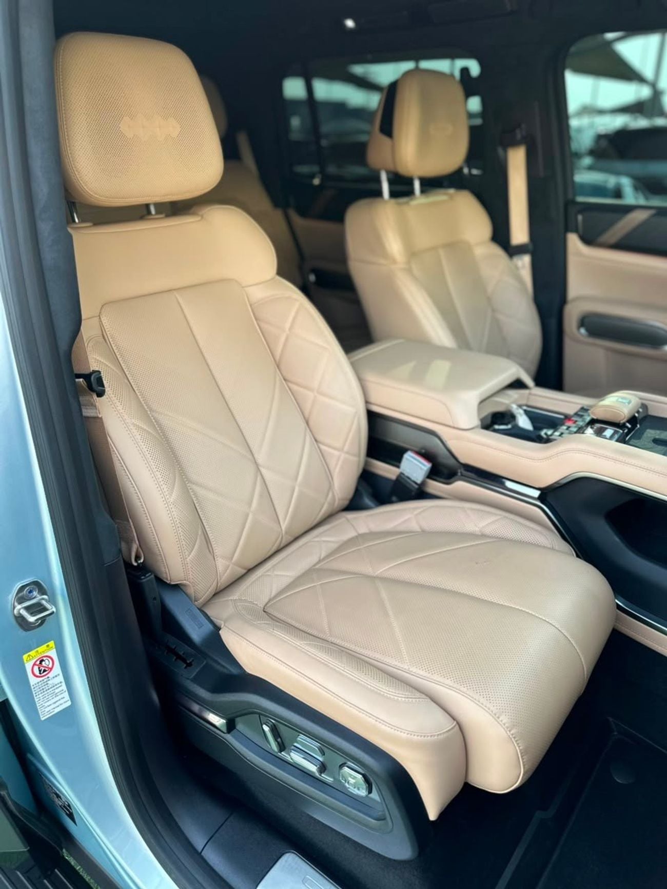 BYD Leopard 8 FLAGSHIP (NGCC)