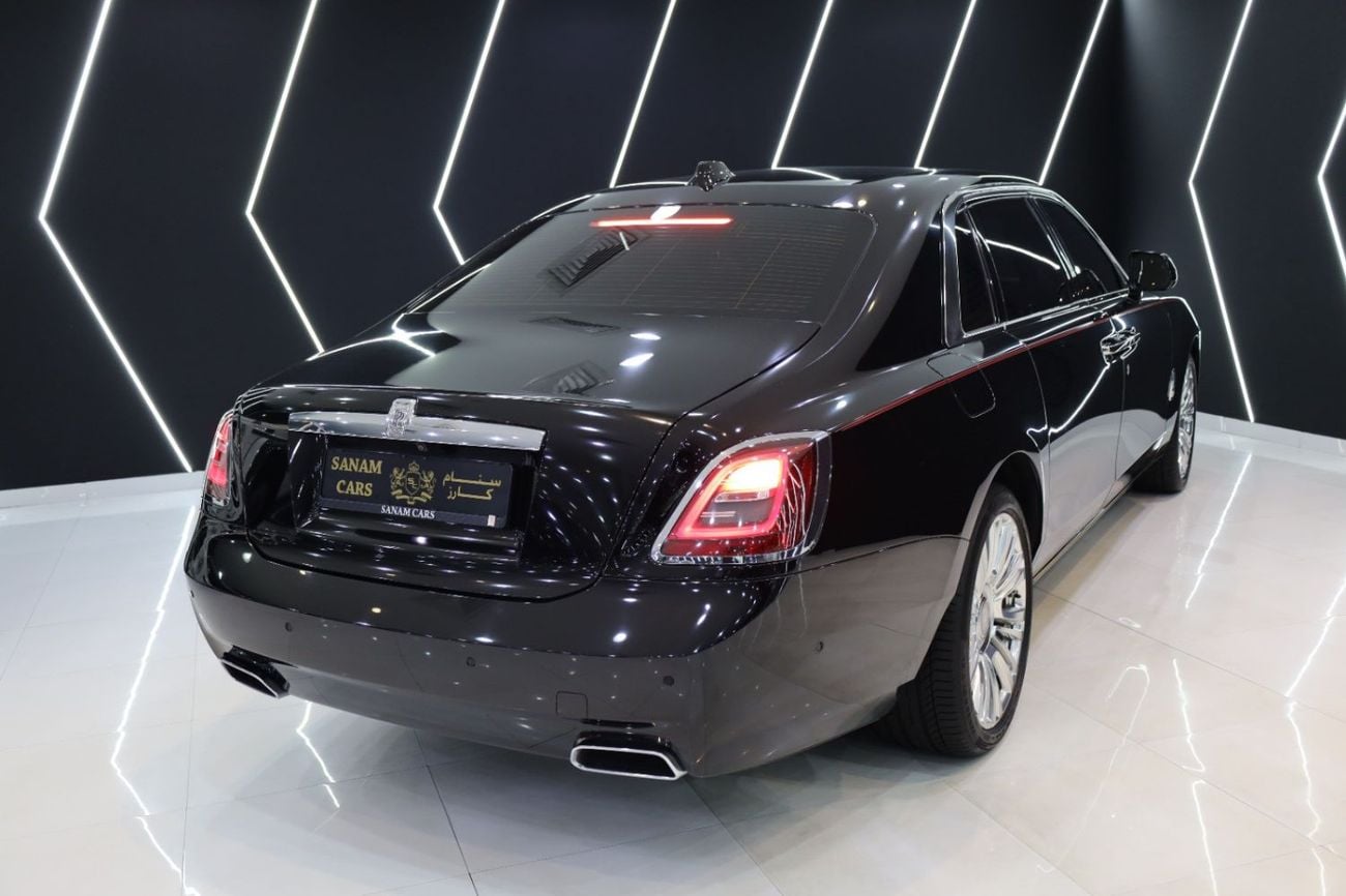 رولز رويس جوست EWB, Rear Entertainment, Starlight, Illuminated Grille, GCC Specs!!