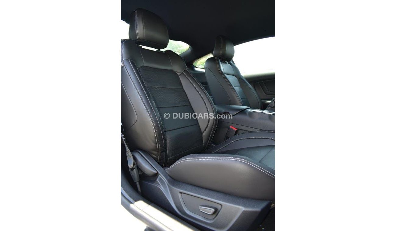 Ford Mustang Fastback GT Premium V8 5.0L Automatic