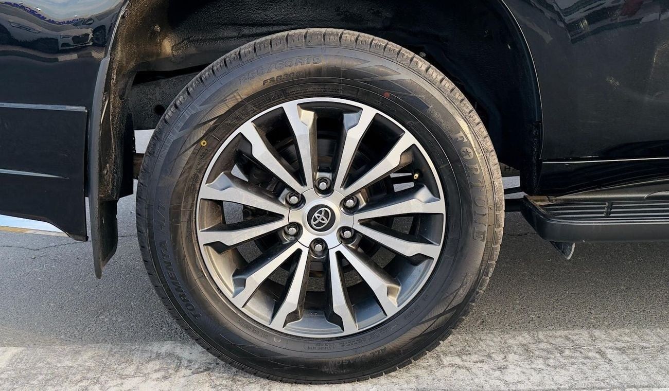 تويوتا برادو [QISJ IN DUBAI] | RHD | SUNROOF | 2019 | 2.8L DIESEL ENGINE | Leather Electric Seats 7