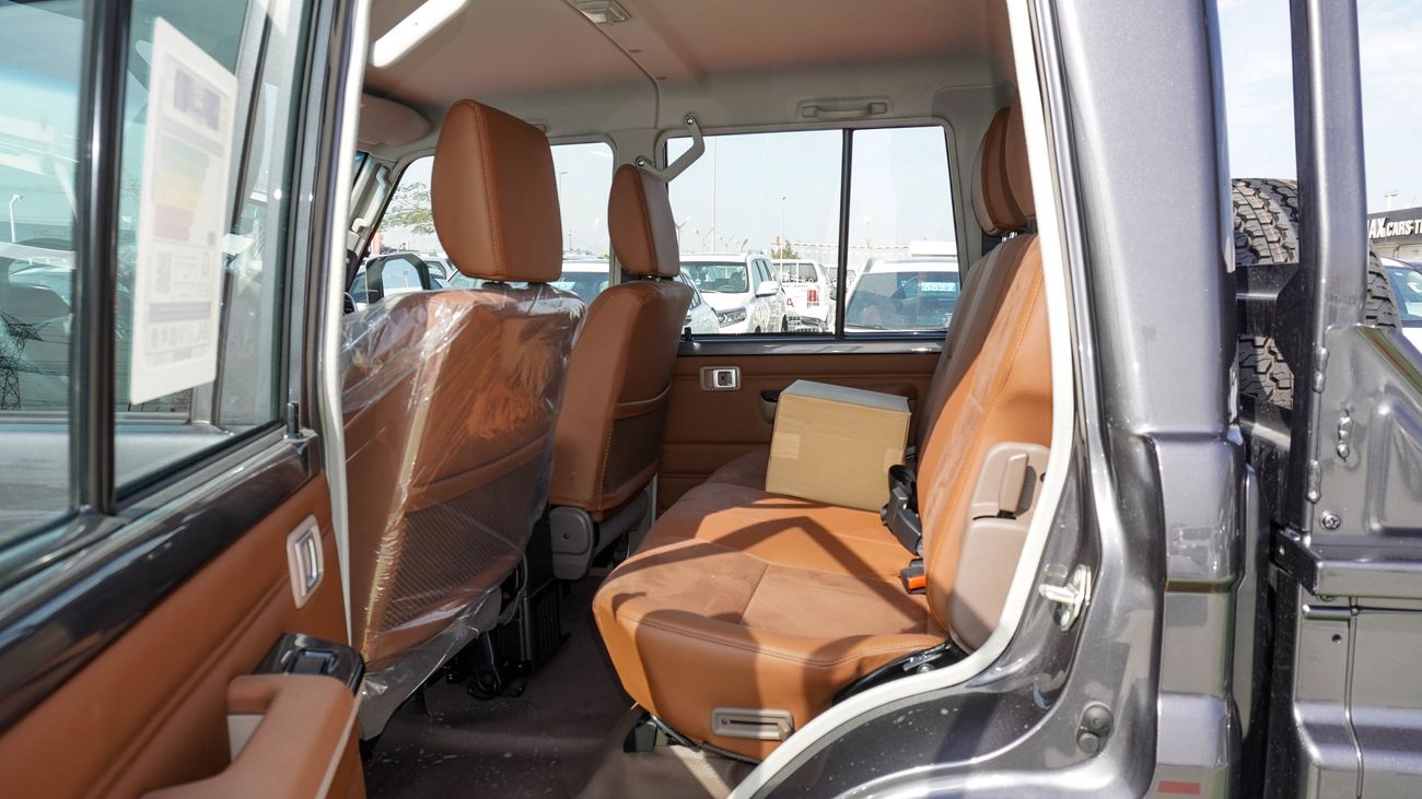 تويوتا لاند كروزر بيك آب LX 4.0L V6 A/T