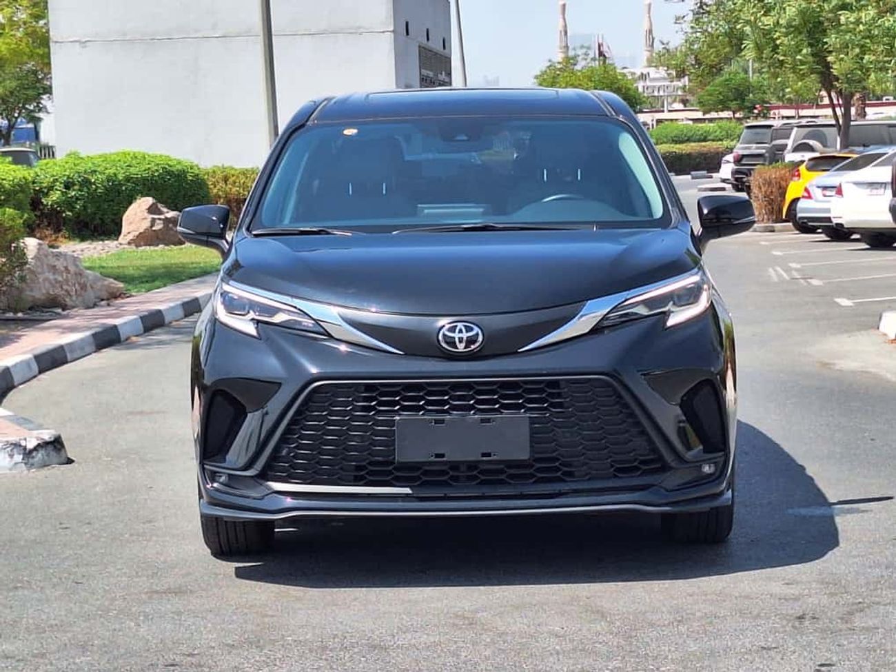 Toyota Granvia TOYOTA GRANVIA 2.5L HYBRID 7 SEATER