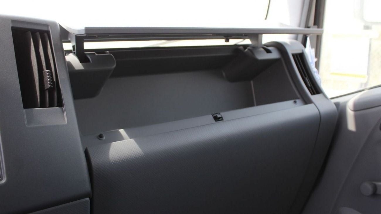 Isuzu NPR ISUZU NPR 4570 CC (4.6L) 71 INSULATED BOX VAN MT