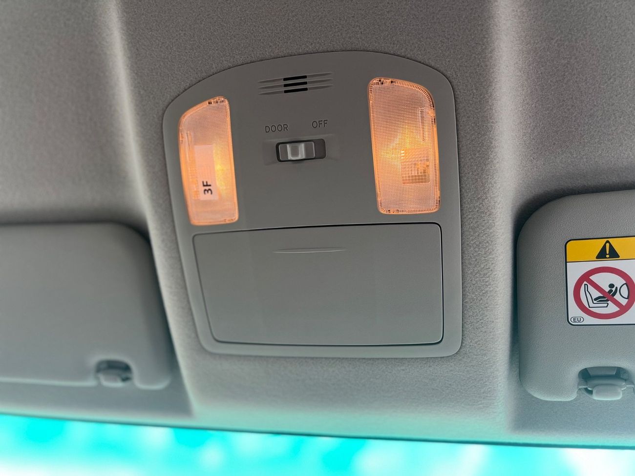 تويوتا هيلوكس تايوتا هايلوكس جي آر5  إس ار 2025٥