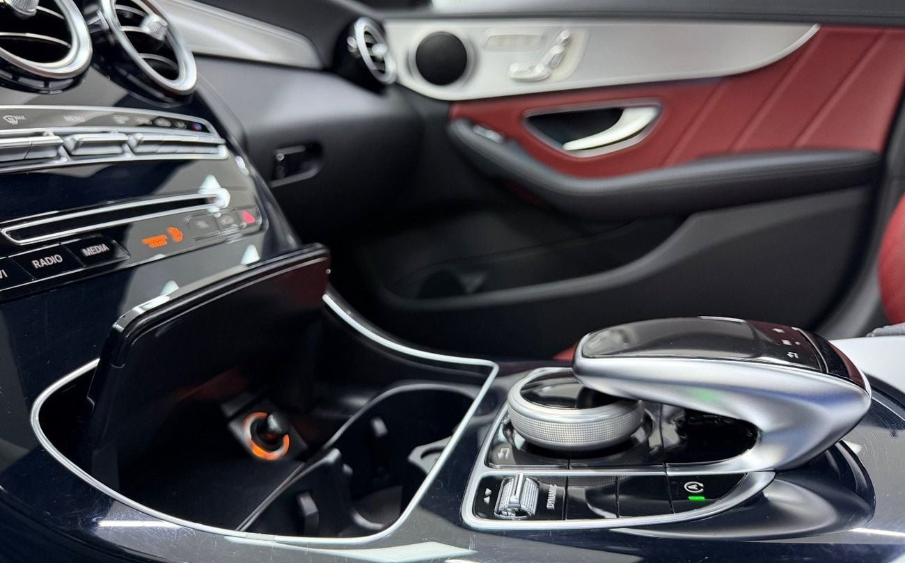 مرسيدس بنز C 200 GCC.. Perfect Condition .. AMG .. Panoramic