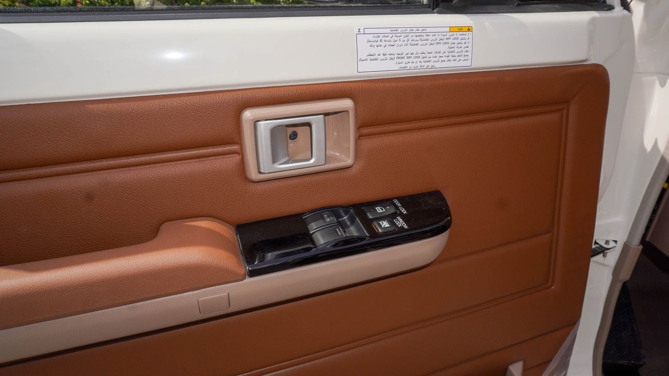 تويوتا لاند كروزر بيك آب LX 4.0 L V6