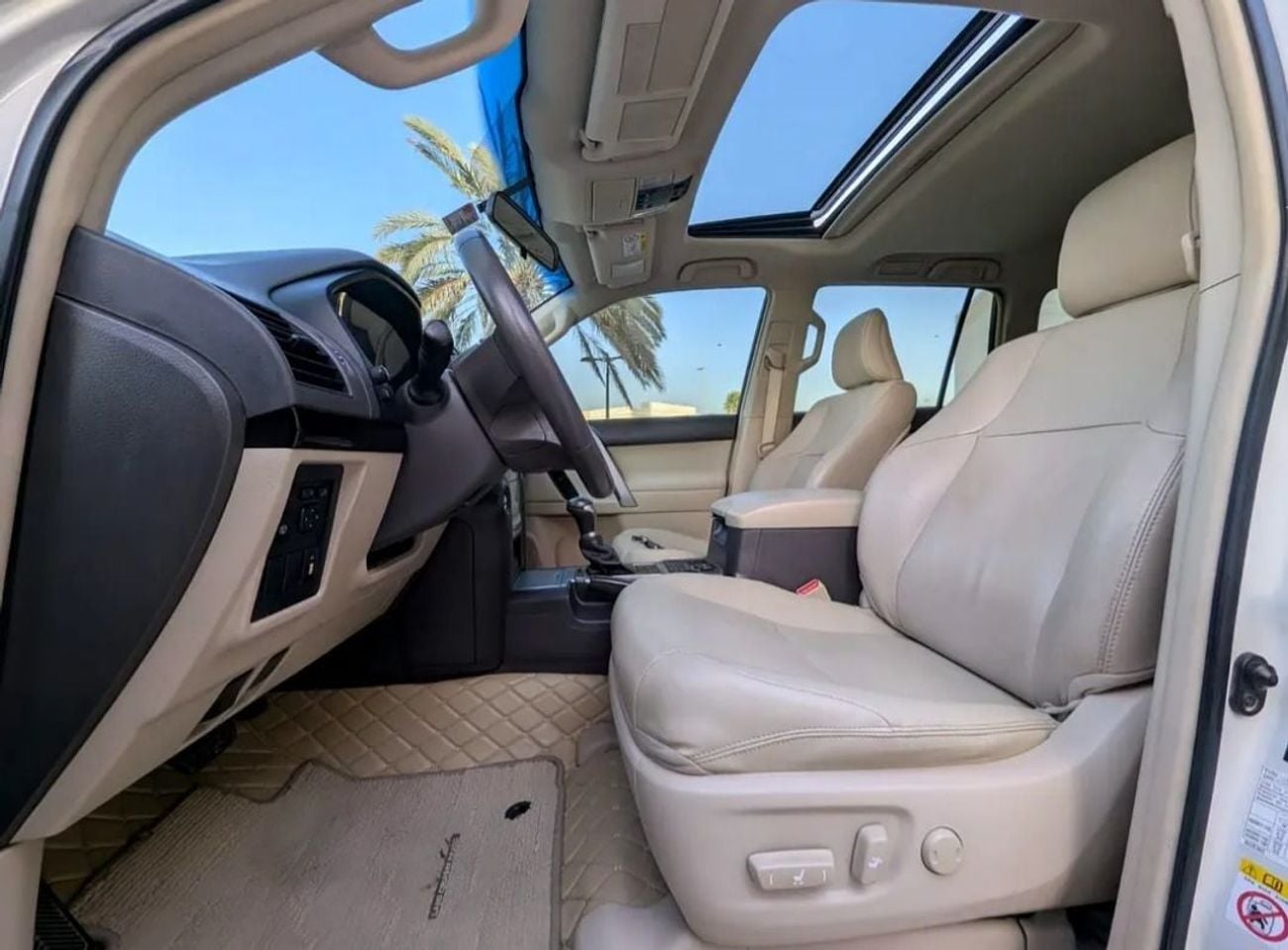 تويوتا برادو Toyota prado 2018Model VXR 4.0L v6 petrol Engine Colour White Transmission Automatic Interior.Begie