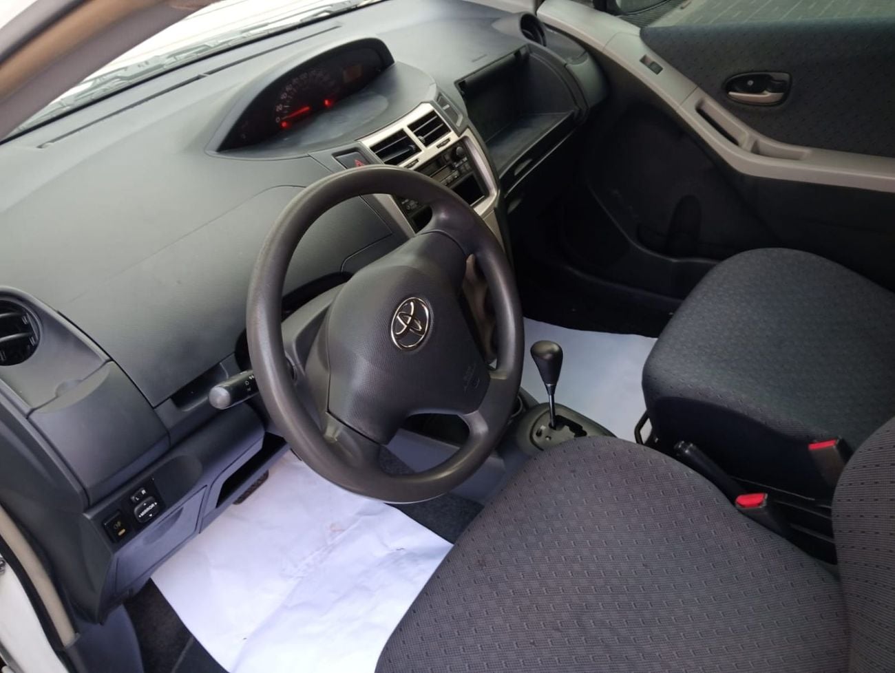 Toyota Yaris BASE