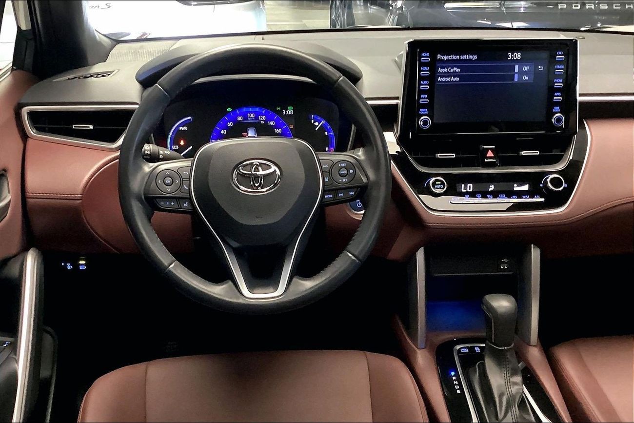 تويوتا كورولا كروس GLI | National Day Celebration | شامل الضمان | 0 ﺪﻔﻋﺓ ﺃﻮﻟﻯ