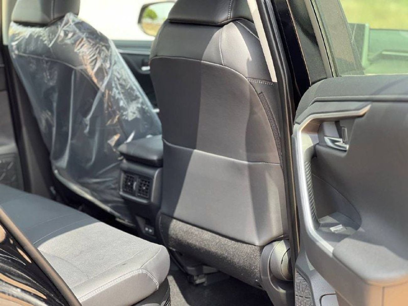 تويوتا راف ٤ 2.5L HEV A/T // 2025 // FULL OPTION WITH PANORAMIC , DVD&BACK CAMERA , COOLING SEATS //SPECIAL OFFER