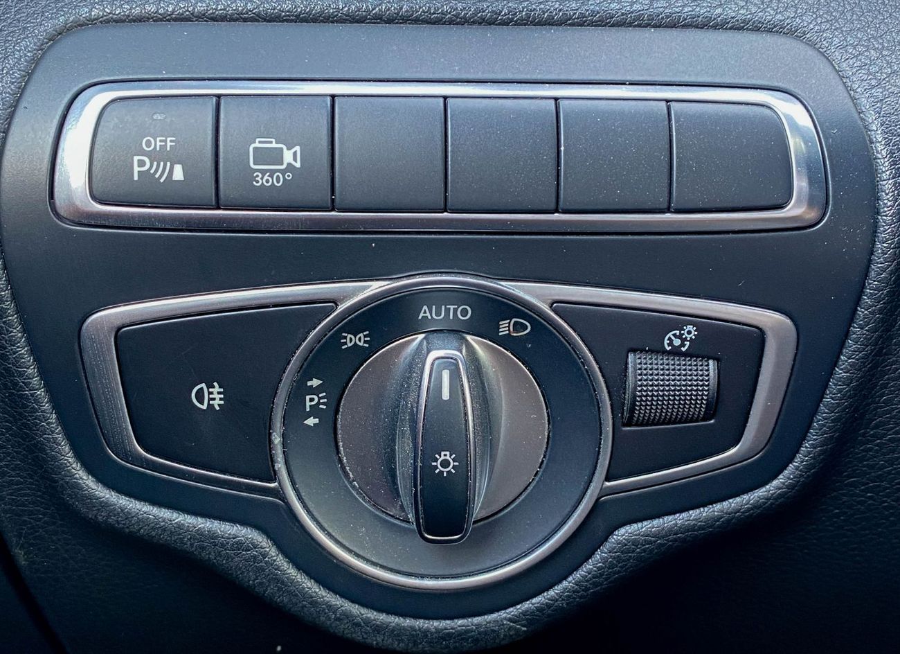 Mercedes-Benz GLC 250 4MATIC 2.0L Mercedes GLC 250, 2018 4MATIC, GCC original paint accident-free, in excellent condition