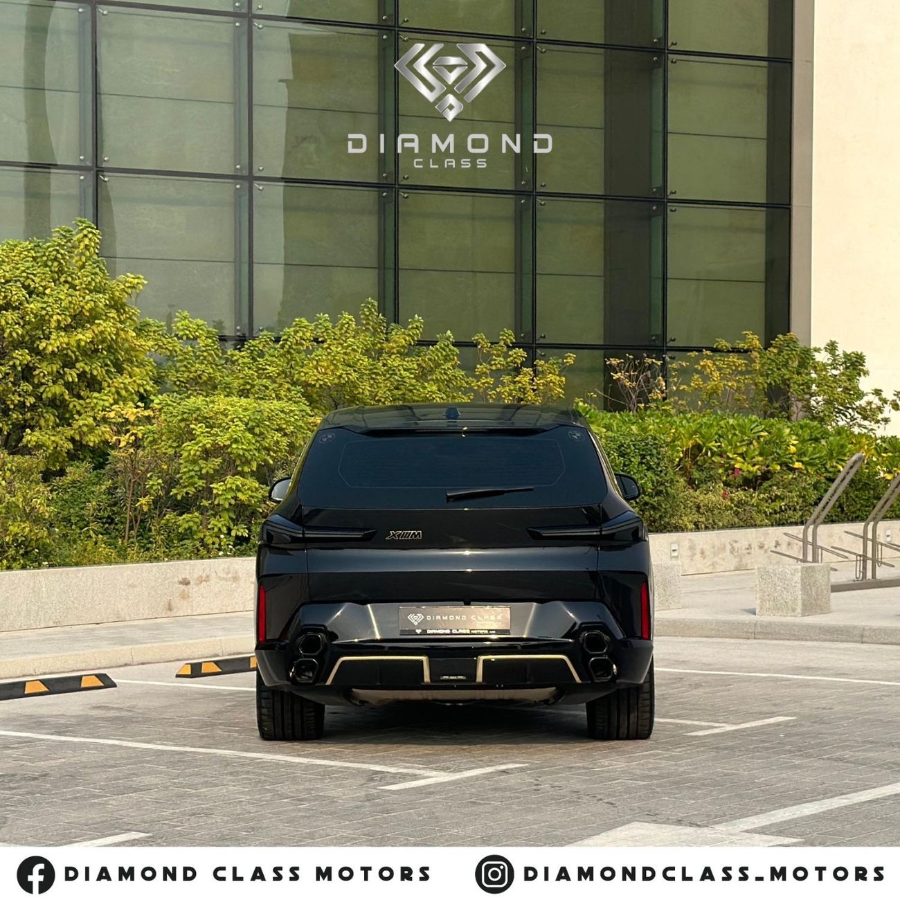 BMW XM BMW XM V8 M Plug-in Hybrid AWD 4.4L Twin-Turbo+Electric Motor 2023  GCC    Service Contract  Under A