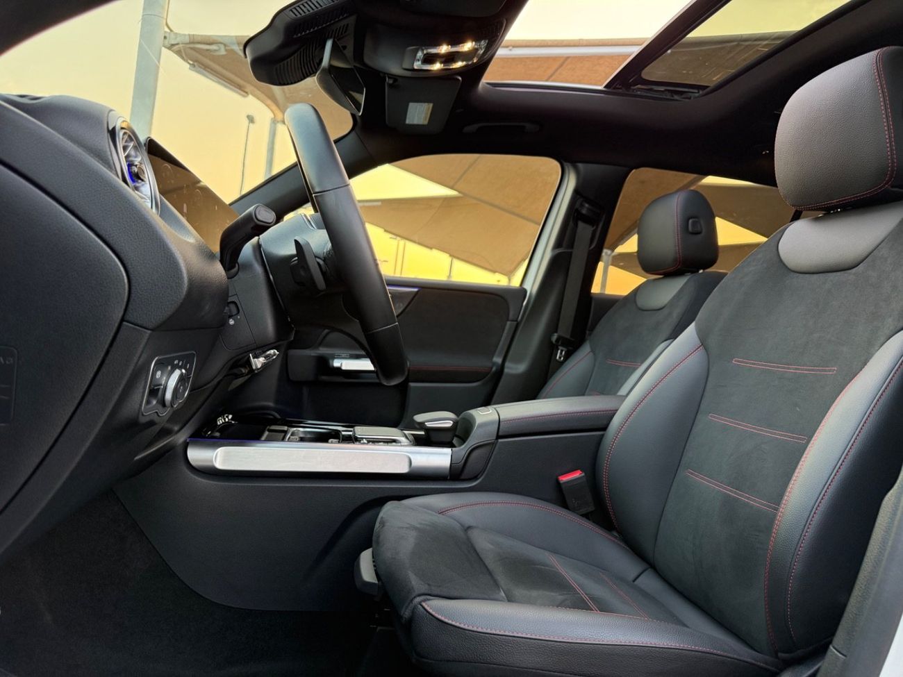 Mercedes-Benz GLB 250 Premium 2.0L (5 Seater)