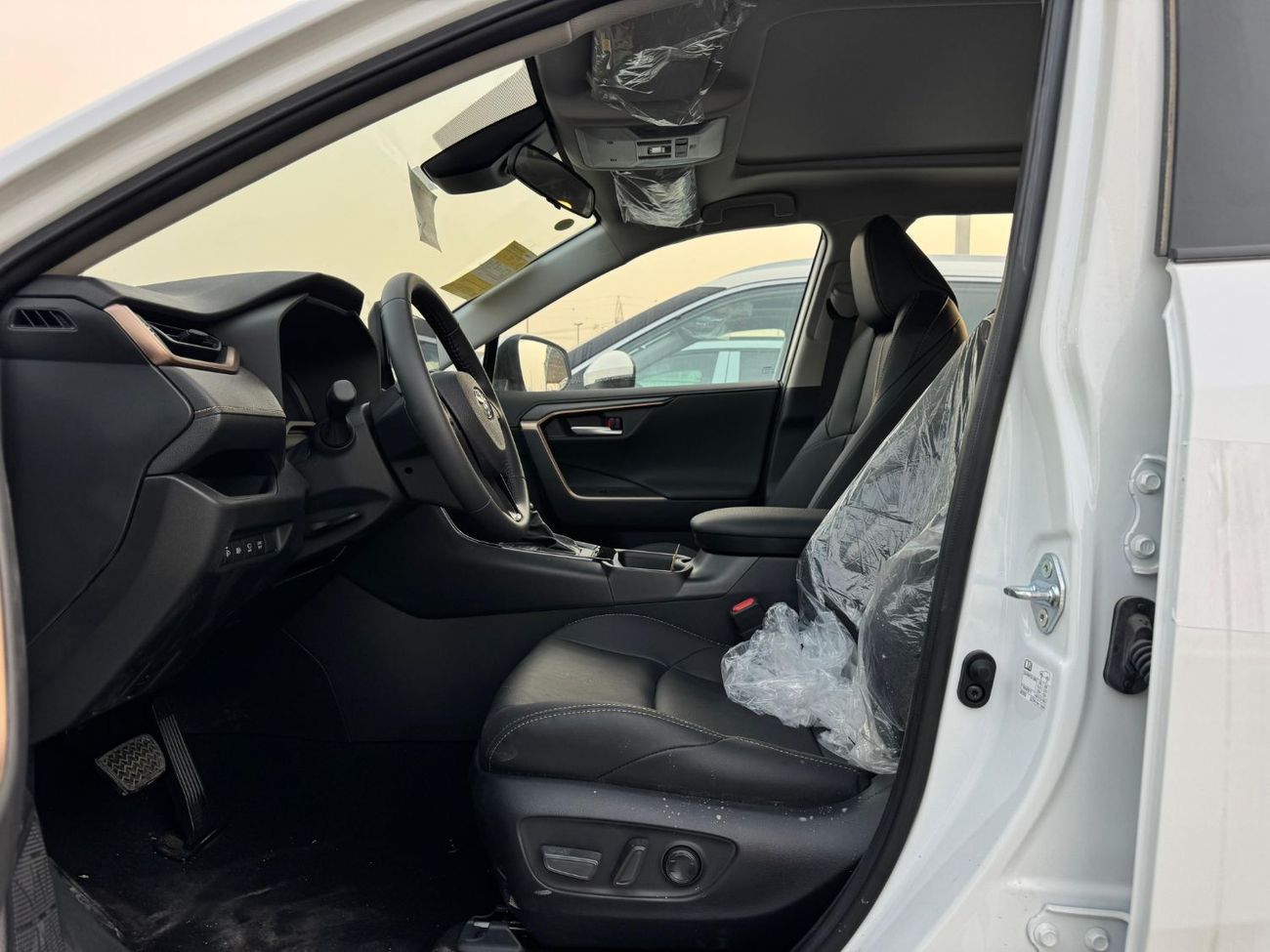 تويوتا وايلدلاندر Luxury 2.0L Petrol (2WD) 2025 Export Price @ 86,500 AED