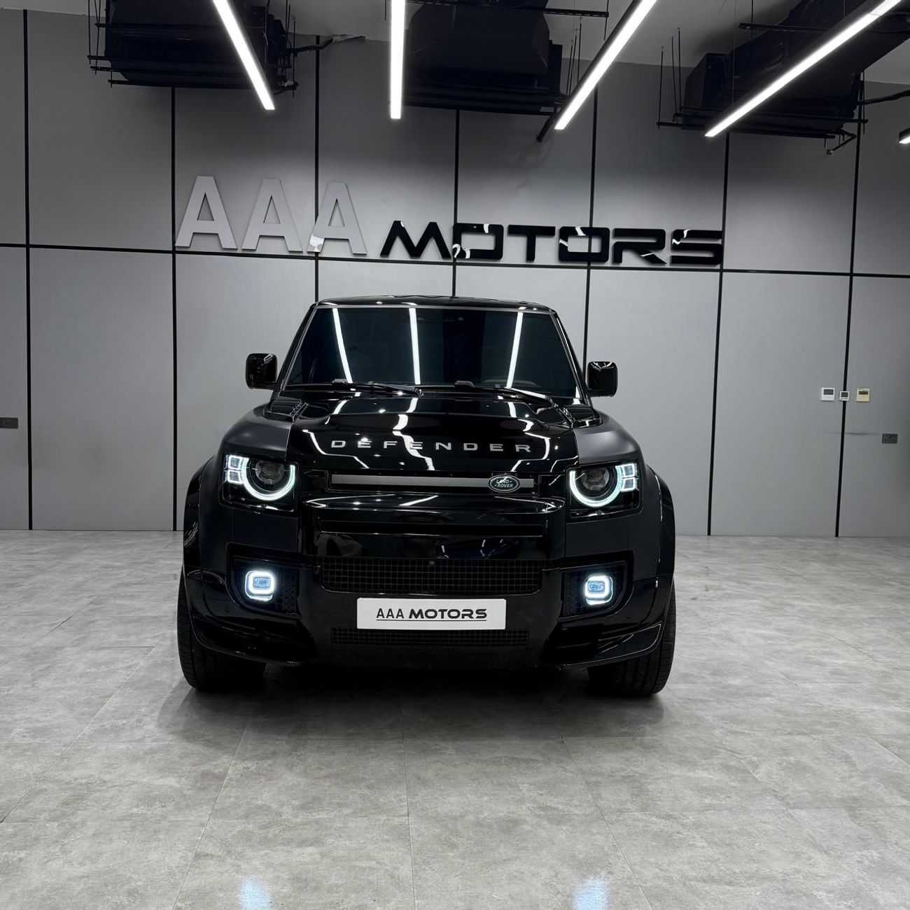 لاند روفر ديفندر 90 X P525 V8 | 5.0L Supercharged | European Specs | 3 Years Warranty & Service | Carpathian Grey