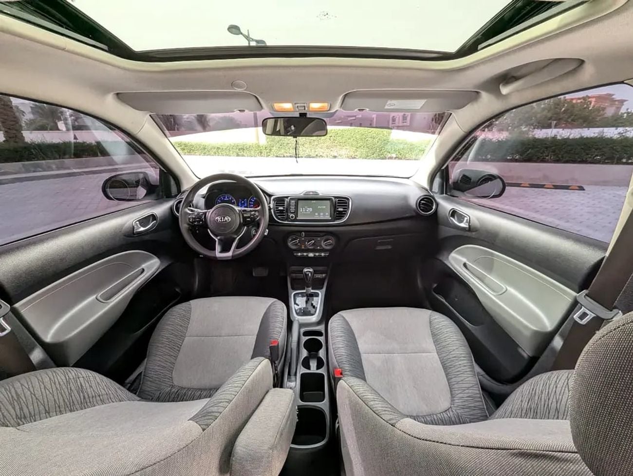 Kia Pegas LX GCC Specs - Full Option Top With Navigation Sunroof Premium Condition Low KM