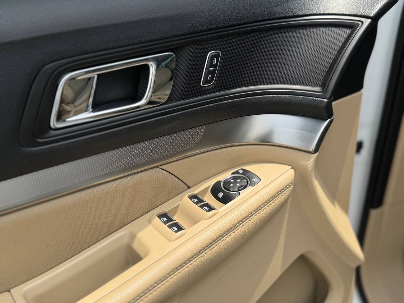 Ford Explorer Std 3.5L 4WD