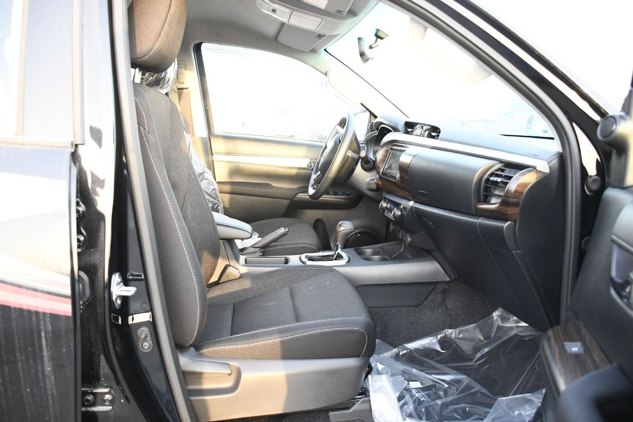 Toyota Hilux 2.7L V4 SR5 BSM Push Start full option ( Ready Stock )